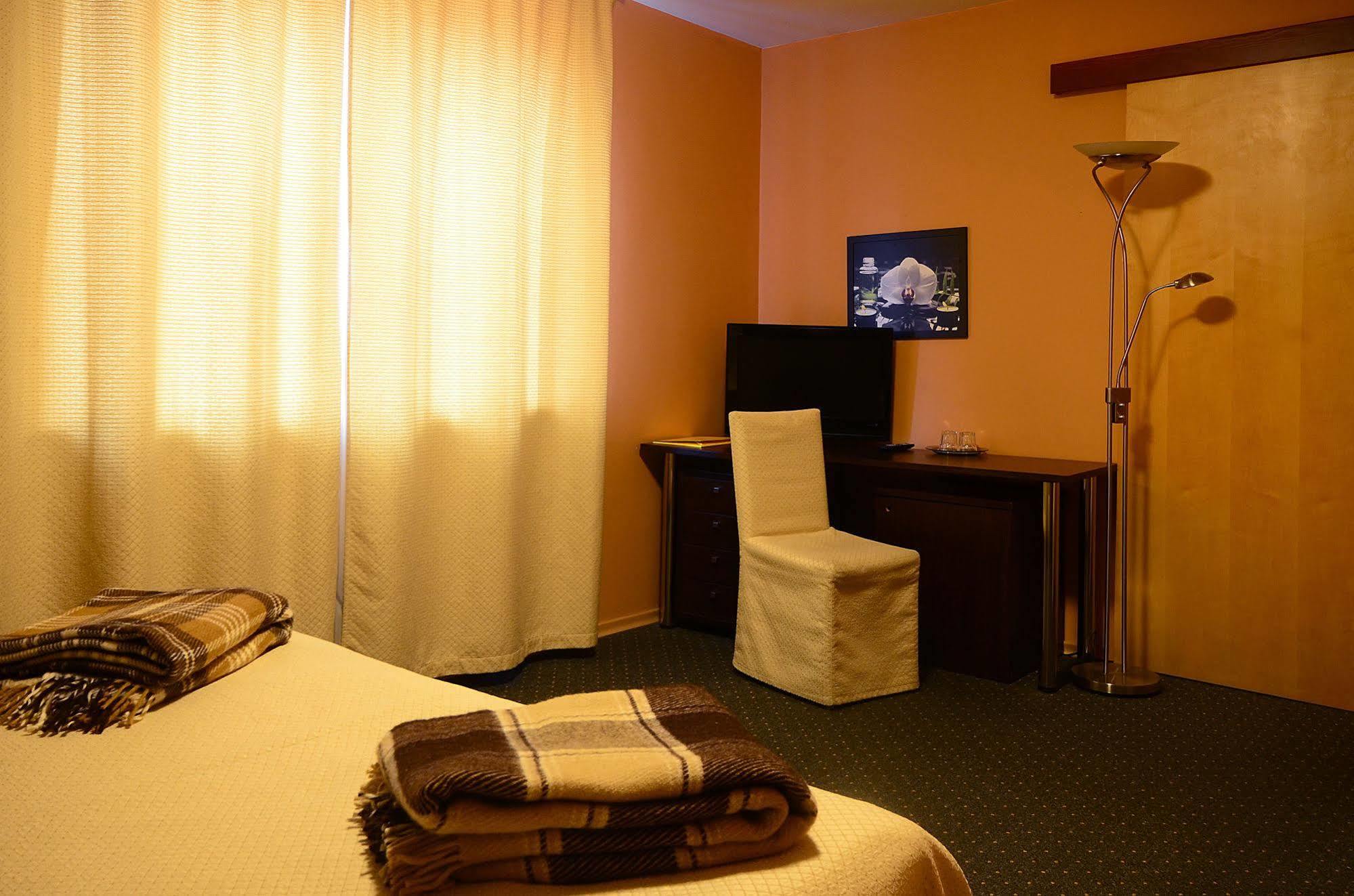 Hotel Abc Airport 里加 外观 照片